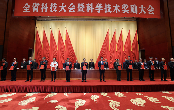 全省科技大会暨科学技术奖励大会在昆召开  3A娱乐城
荣获五项省科学技术奖励
