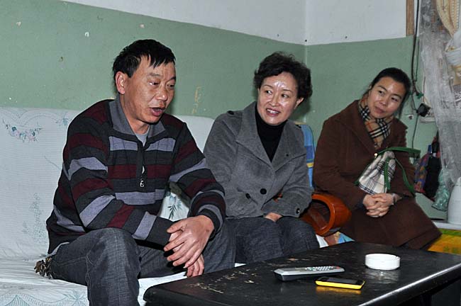 省总工会副主席彭增梅慰问依兰困难员工