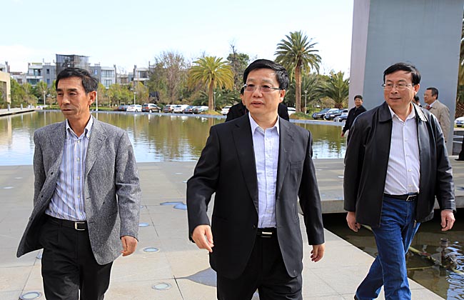 中信银行行长朱小黄一行到集团拜访