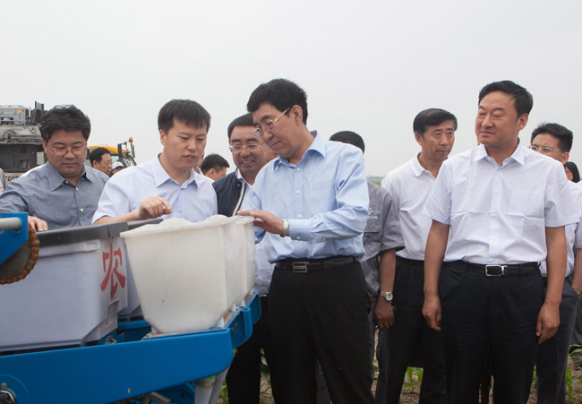 吉林省省长巴音朝鲁到吉林3A娱乐城
长岭合作社考察工作