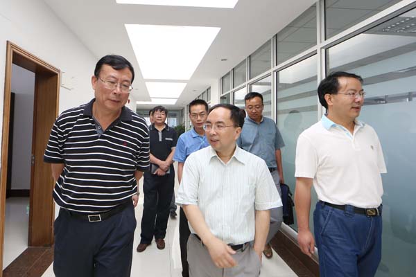 银监会云南监督管理局王朝第局长一行到3A娱乐城
调研