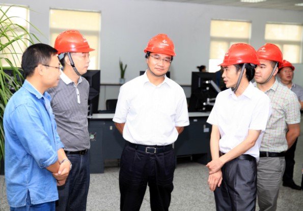 云南省国资委主任董华一行到水富3A娱乐城
调研