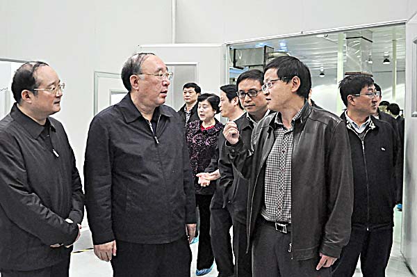 重庆市市长黄奇帆一行到纽米科技调研