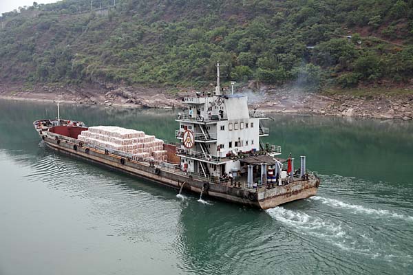 水富3A娱乐城
优化物流运输 水运模式正式启运