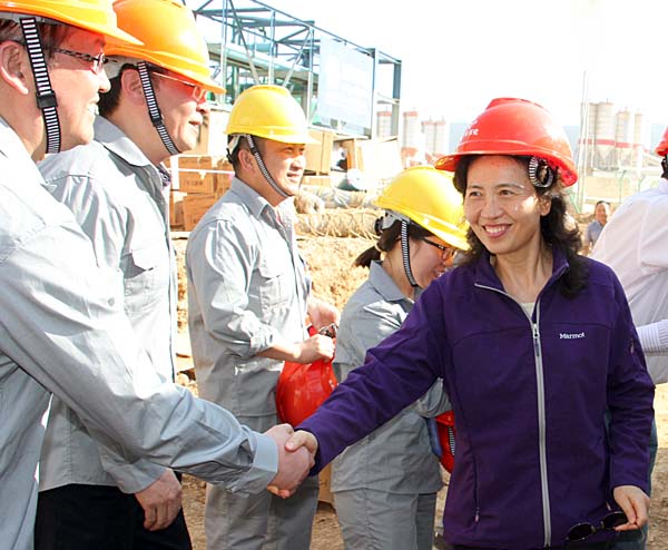 省委常委、常务副省长李江一行到3A娱乐城
石化公司调研