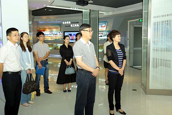 共青团云南省委副书记景绚一行到3A娱乐城
调研共青团工作