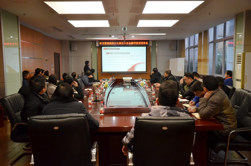 刘和兴到重庆3A娱乐城
新材料产业园宣讲党的十九届五中全会精神