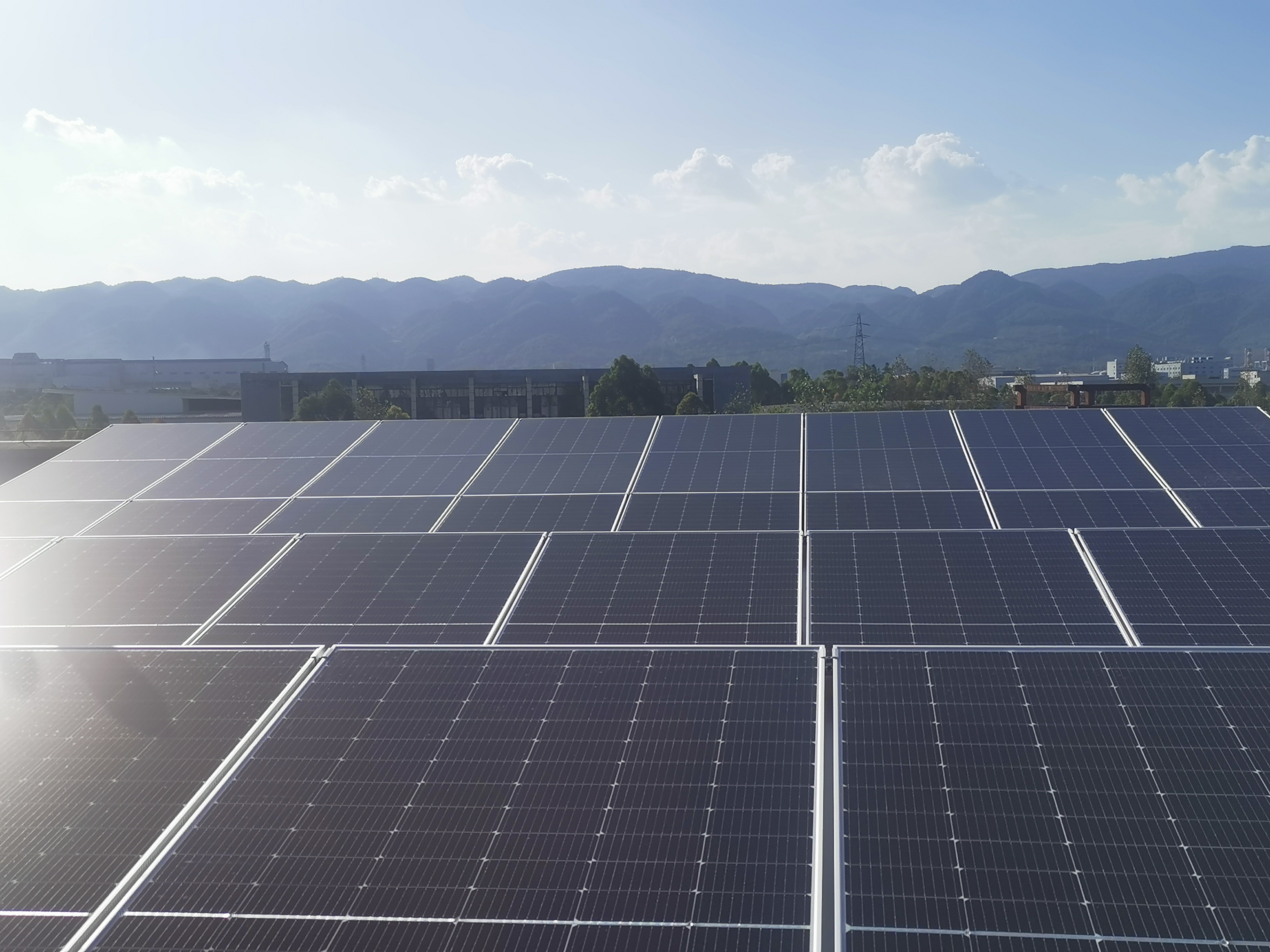 重庆亿煊：复合材料支架光伏发电示范工程竣工