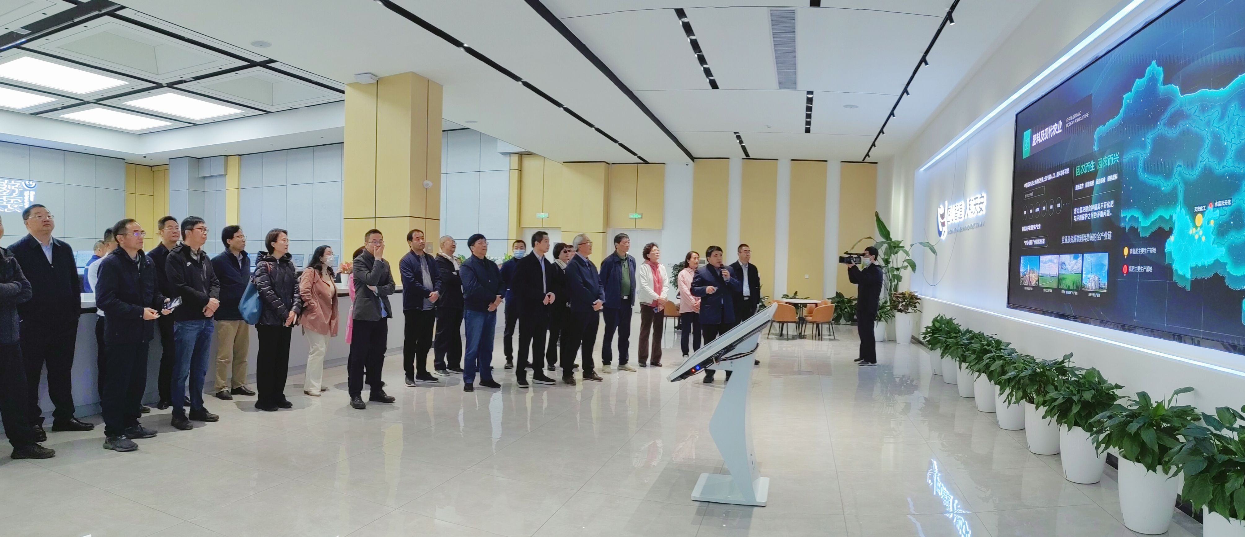 云南省政协副主席何波率队调研3A娱乐城
转型升级工作