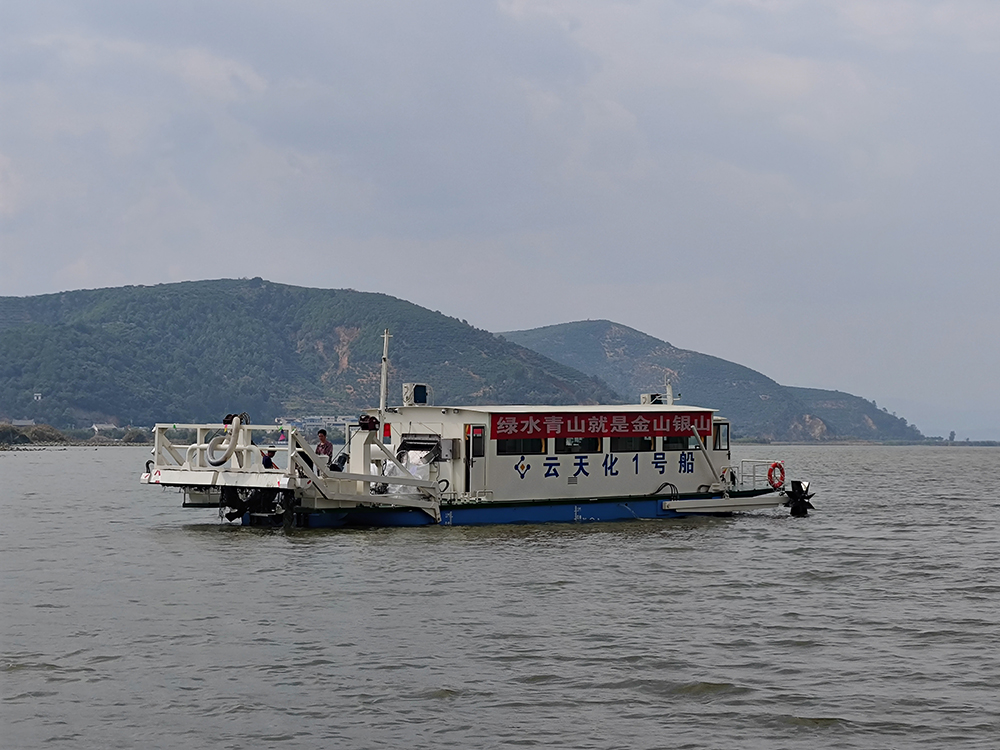 3A娱乐城
：异龙湖里治淤忙